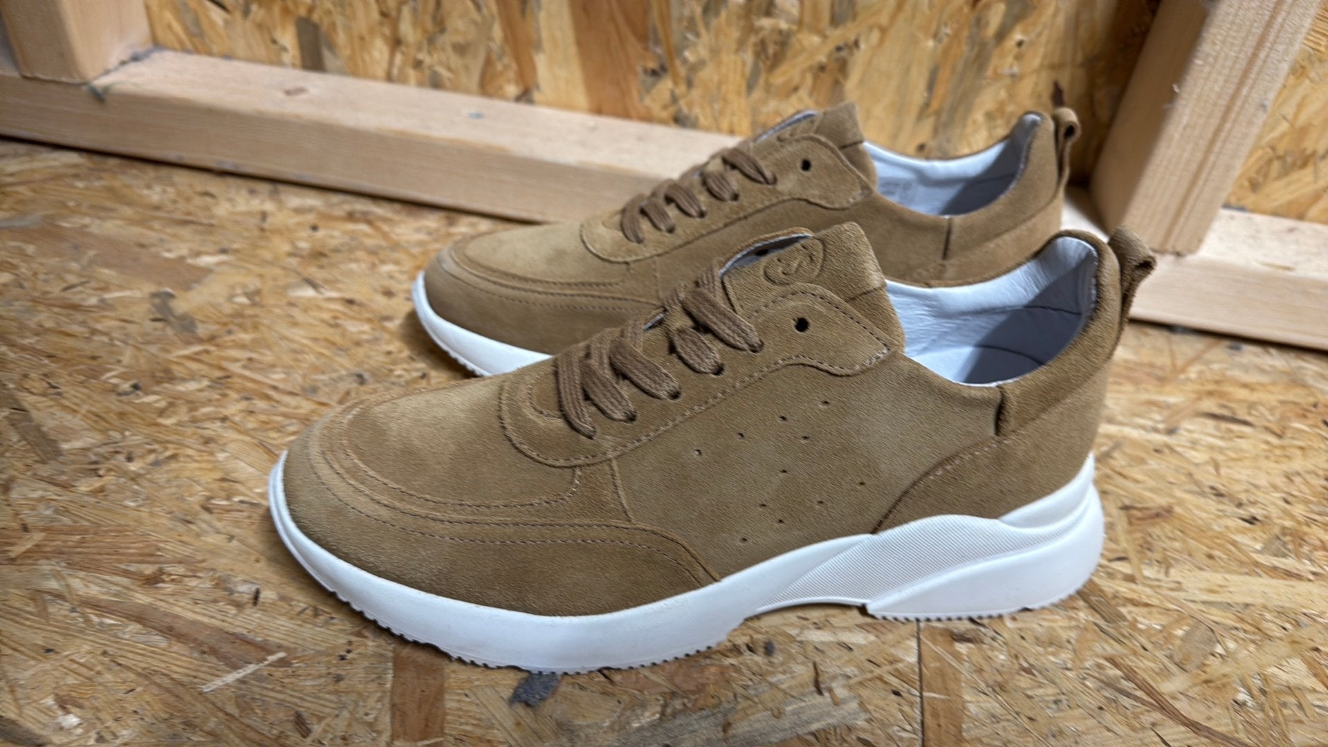 Bruine suède leren sneakers Zusss maat 40 nieuw!, Bruin, Ophalen of Verzenden, Sneakers of Gympen, Zo goed als nieuw