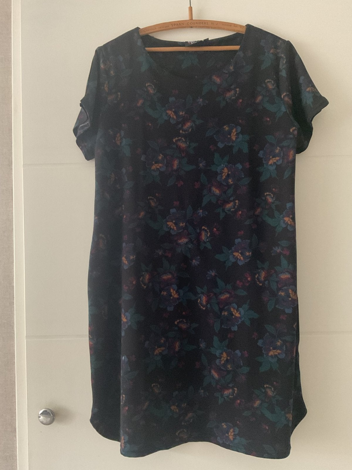 Z.g.a.n. Tuniek/jurkje( Mt 42/44)Ladies+size, Ophalen of Verzenden, Zo goed als nieuw, Maat 42/44 (L), Zwart