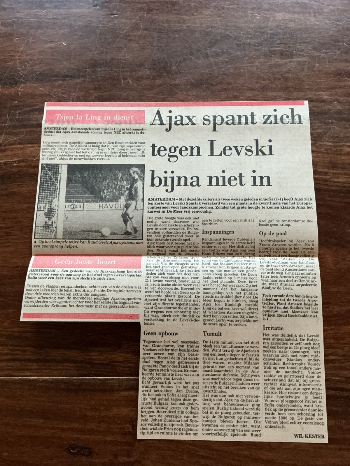 Voetbal krantenartikel Ajax Levski Spartak november 1977, Ophalen of Verzenden, 1960 tot 1980, Knipsel(s)