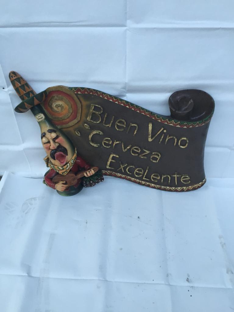 60x42 cm Polyester wandbord Buen Vino Cerveza Excelente, Verzamelen, Beelden en Beeldjes, Ophalen of Verzenden, Dier