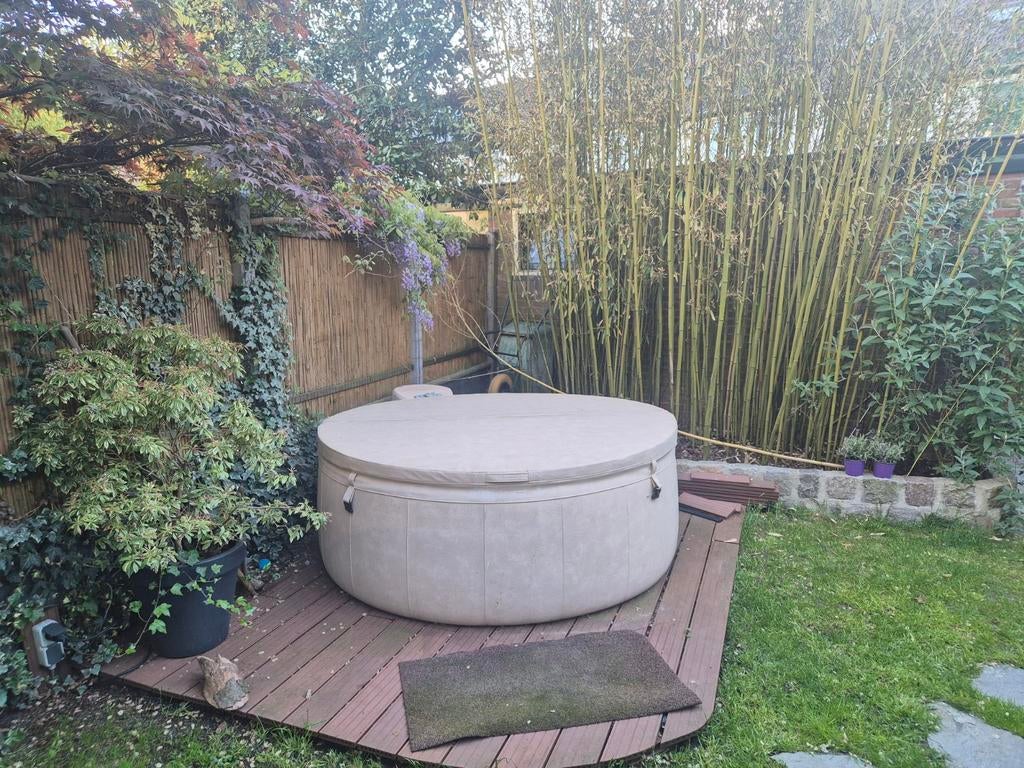 Softub resort 5 a 6 personen almond pearl, Ophalen of Verzenden, Zo goed als nieuw, Filter, Vast