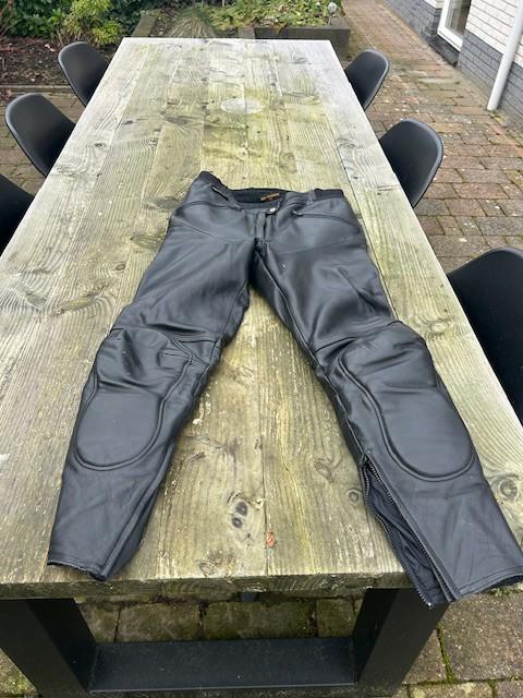 Revenger leren motorbroek maat 42, Motoren, Kleding | Motorkleding, Ophalen
