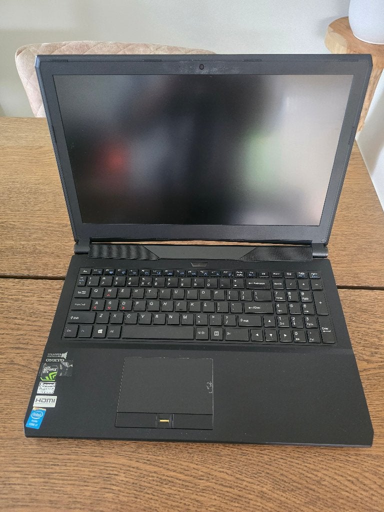 BTO 15,6" laptop voor onderdelen (defect), Verzenden, Niet werkend
