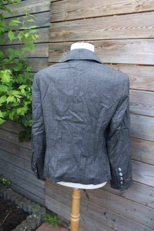 Jasje grijs Escada mt 42 Vaste prijs, Kleding | Dames, Maat 42/44 (L), Escada, Ophalen of Verzenden, Zo goed als nieuw