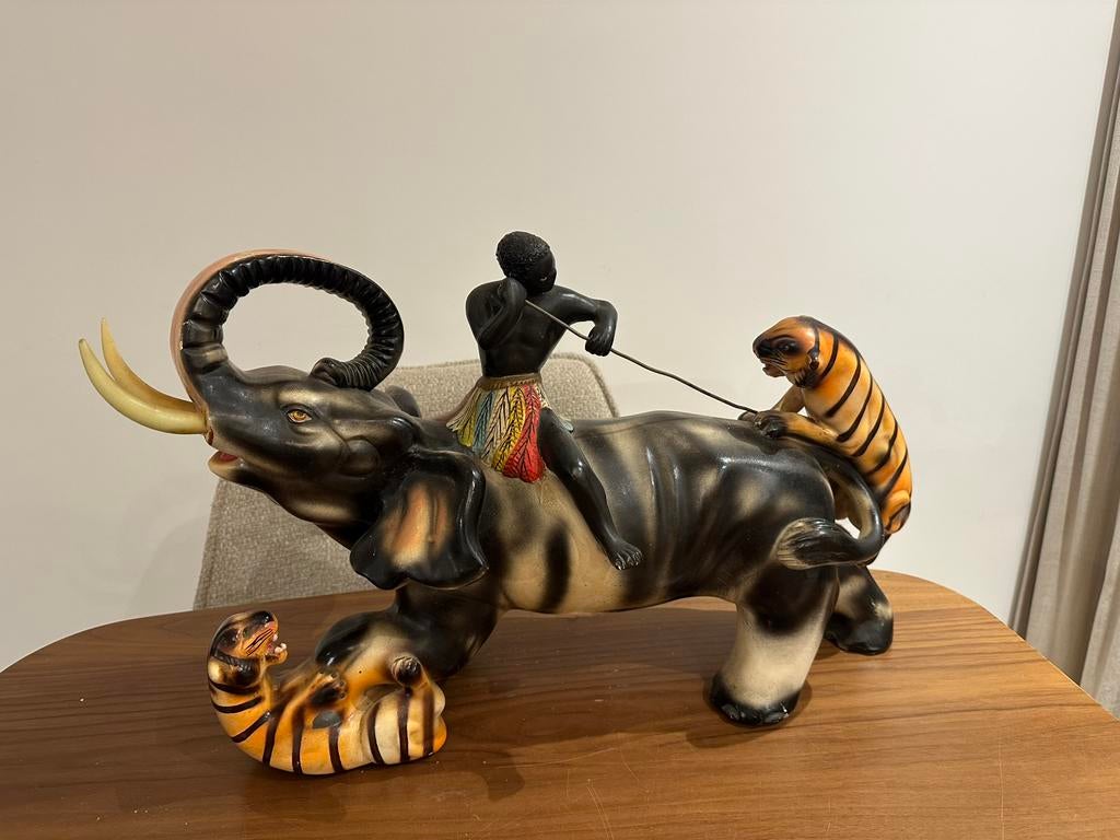 Olifant met man en tijger beeld, Verzamelen, Ophalen of Verzenden, Zo goed als nieuw, Dier