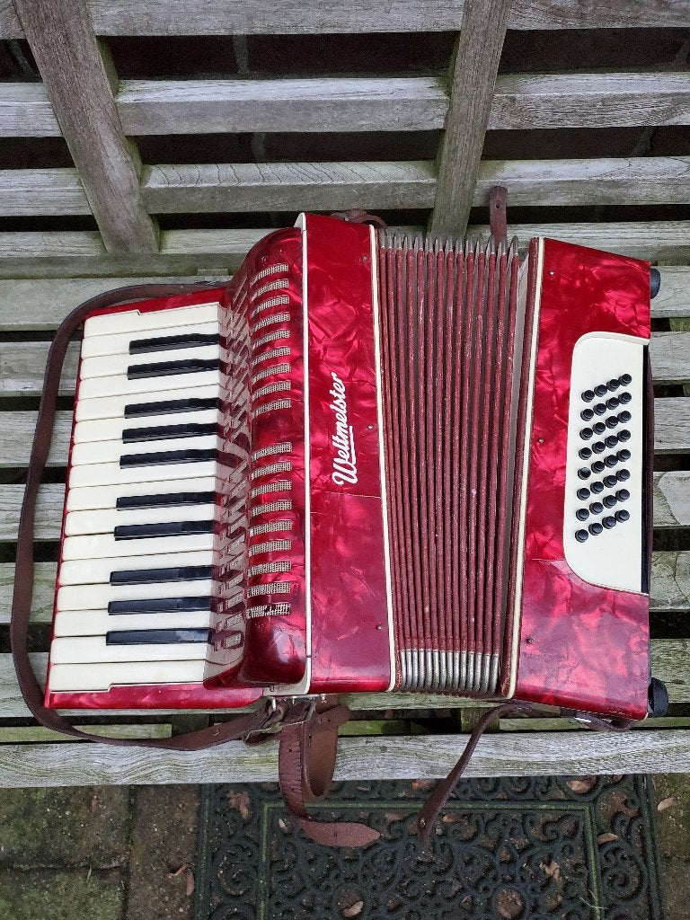 Kleine accordeon Weltmeister, Ophalen, Gebruikt, Met riemen, 32-bas