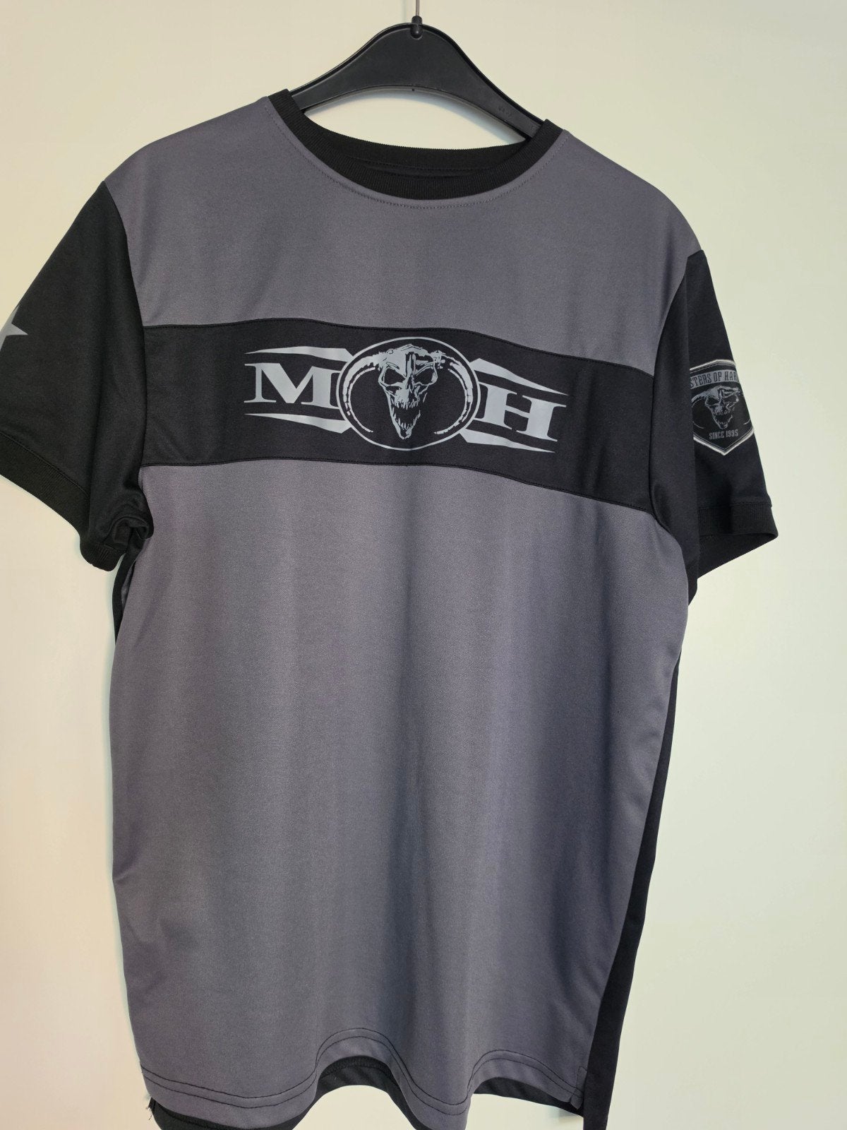 MOH Hardcore T-shirt - Maat M - Zo goed als nieuw, Kleding | Heren, Ophalen of Verzenden, Zo goed als nieuw, Grijs, Masters of Hardcore