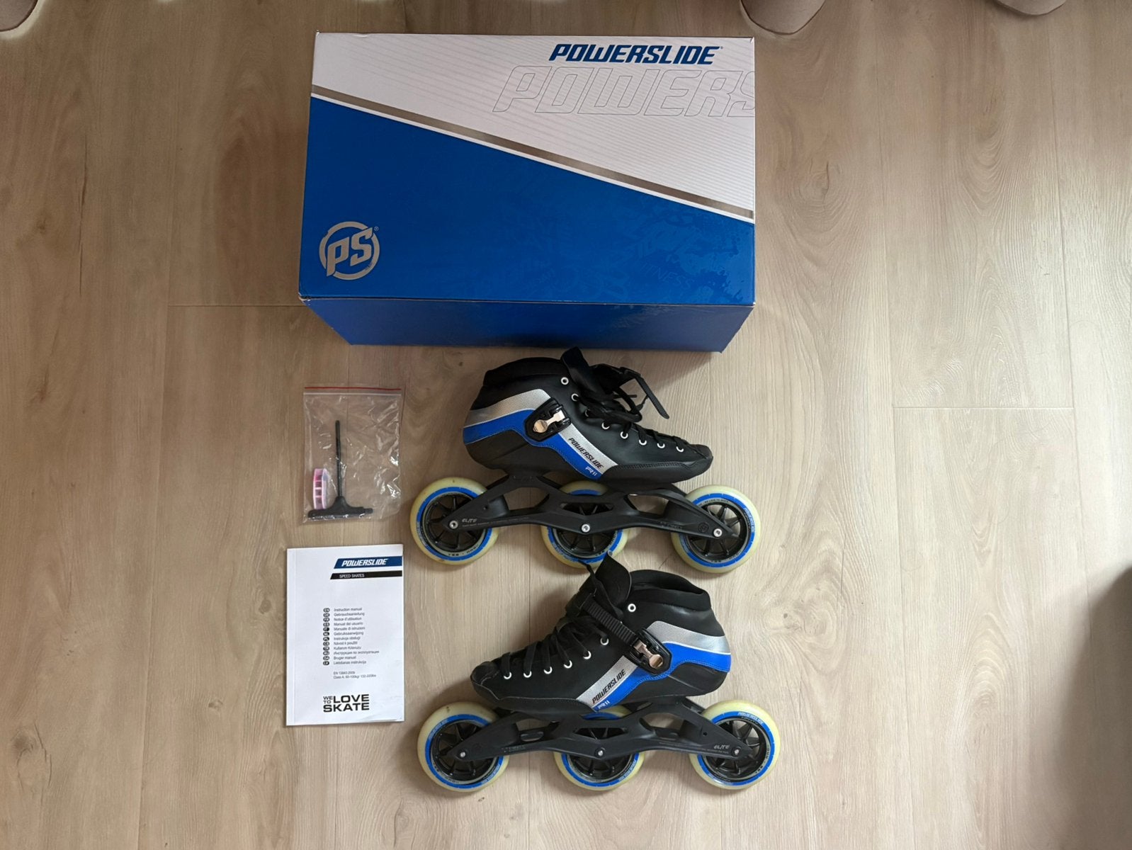 Powerslide R2 Trinity 110mm skeelers maat 43, zgan incl doos, Sport en Fitness, Dames, Overige typen, Ophalen of Verzenden, Zo goed als nieuw