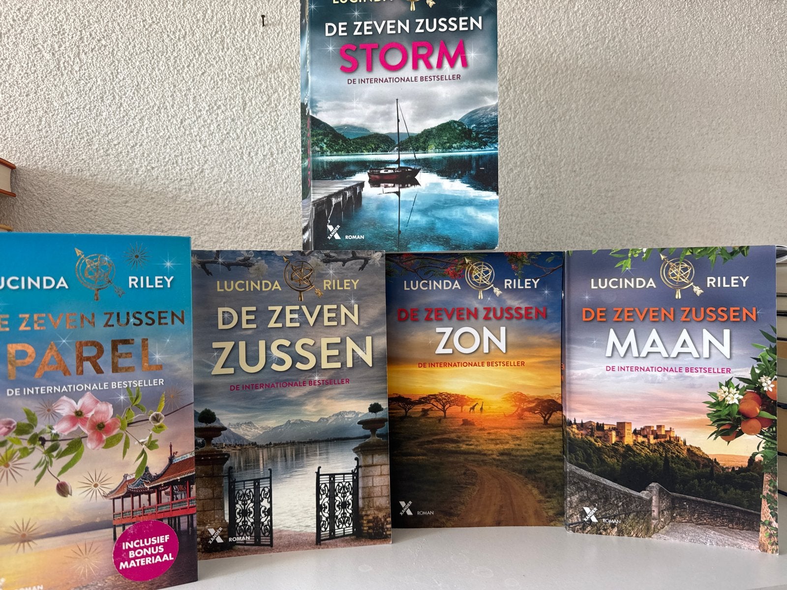 De Zeven Zussen serie - Lucinda Riley (5 boeken), Boeken, Ophalen of Verzenden, Zo goed als nieuw