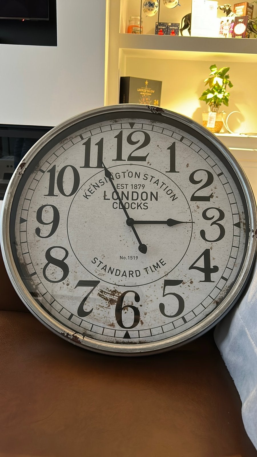 Grote wandklok - Kensington Station London Clocks, Huis en Inrichting, Ophalen of Verzenden, Zo goed als nieuw, Analoog, Wandklok