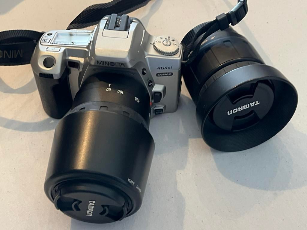 Minolta Dynax 404si met 2 Tamron lenzen en tas, Ophalen of Verzenden, Gebruikt, Schoudertas