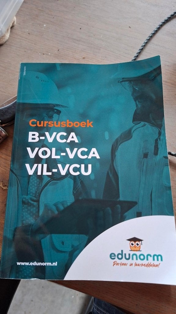 Cursusboek B-VCA VOL-VCA VIL-VCU - Edunorm, Ophalen, Zo goed als nieuw, Edunorm, Alpha