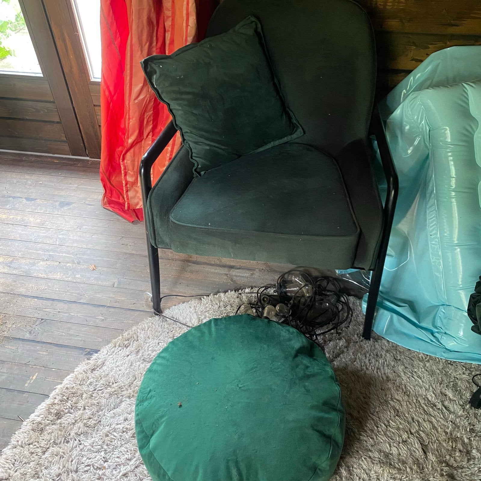 Groene fluwelen fauteuil met poef en kussen, Ophalen, Zo goed als nieuw, Stof, 75 tot 100 cm