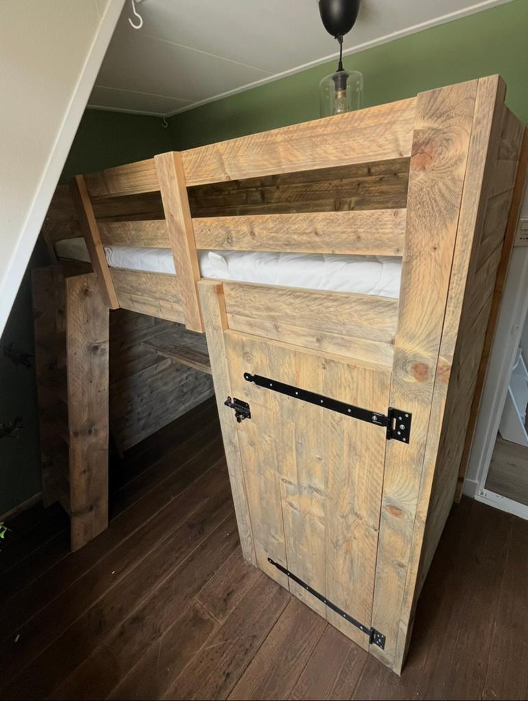 Stoere houten hoogslaper, Eenpersoons, 210 cm, Ophalen of Verzenden, Zo goed als nieuw