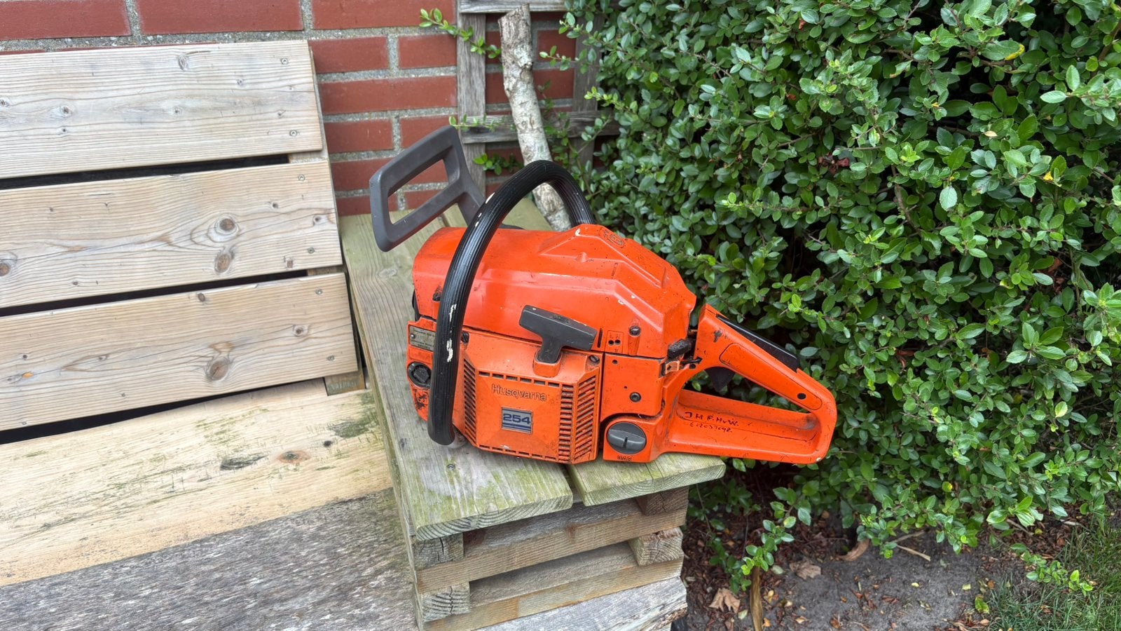 Husqvarna 254 kettingzaag opknapper / loop of sloop, Tuin en Terras, Hand-tuingereedschap, Ophalen of Verzenden, Gebruikt