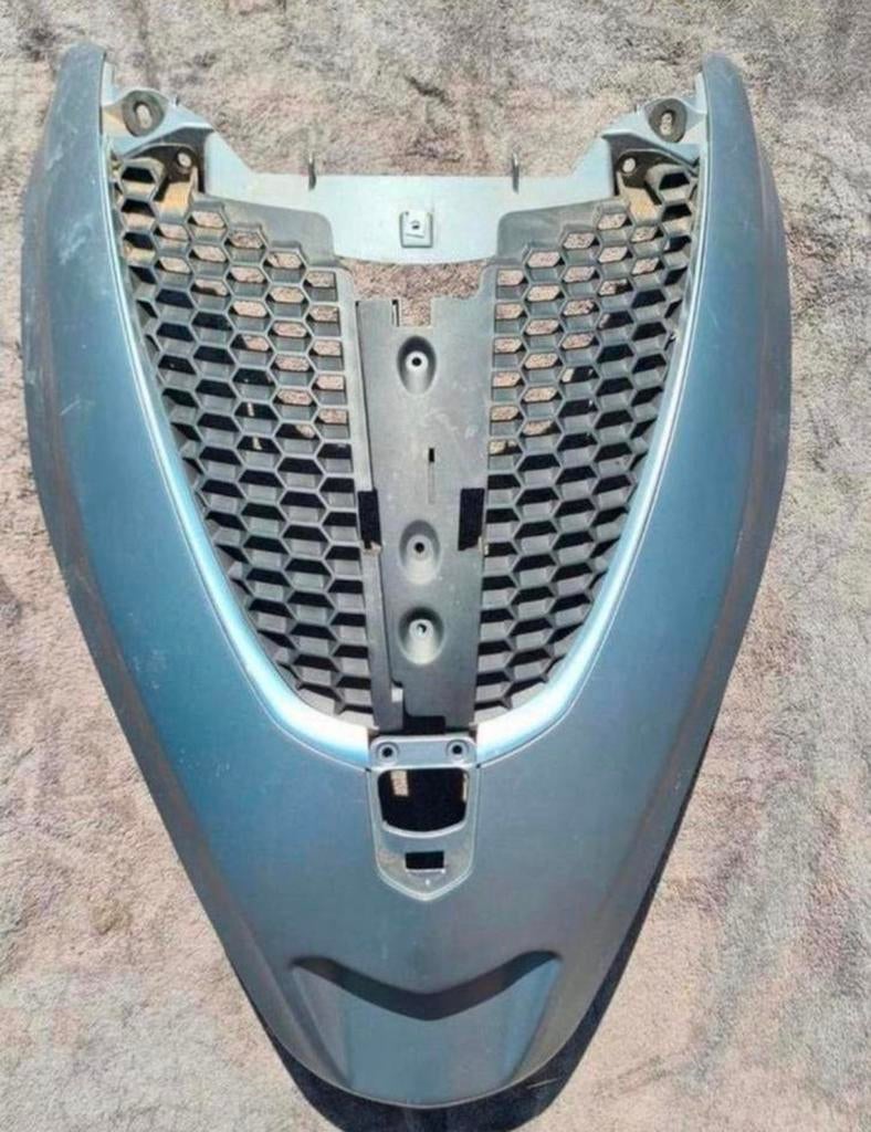 Voorkap Piaggio mp3 Yourban compleet met rooster €150, Ophalen of Verzenden