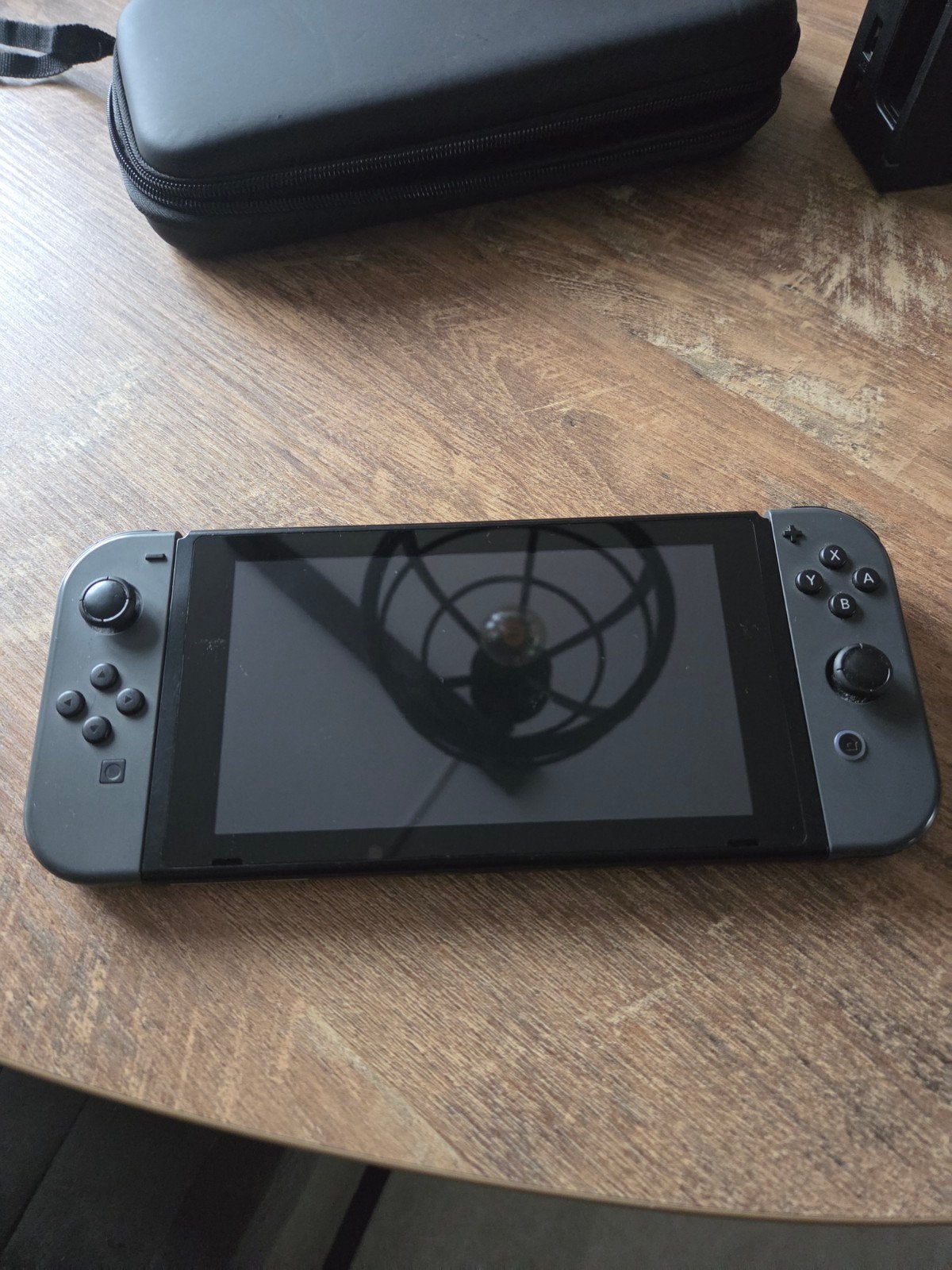 Nintendo Switch met hoes, oplader en controller, Spelcomputers en Games, Ophalen of Verzenden, Zo goed als nieuw, Met 1 controller