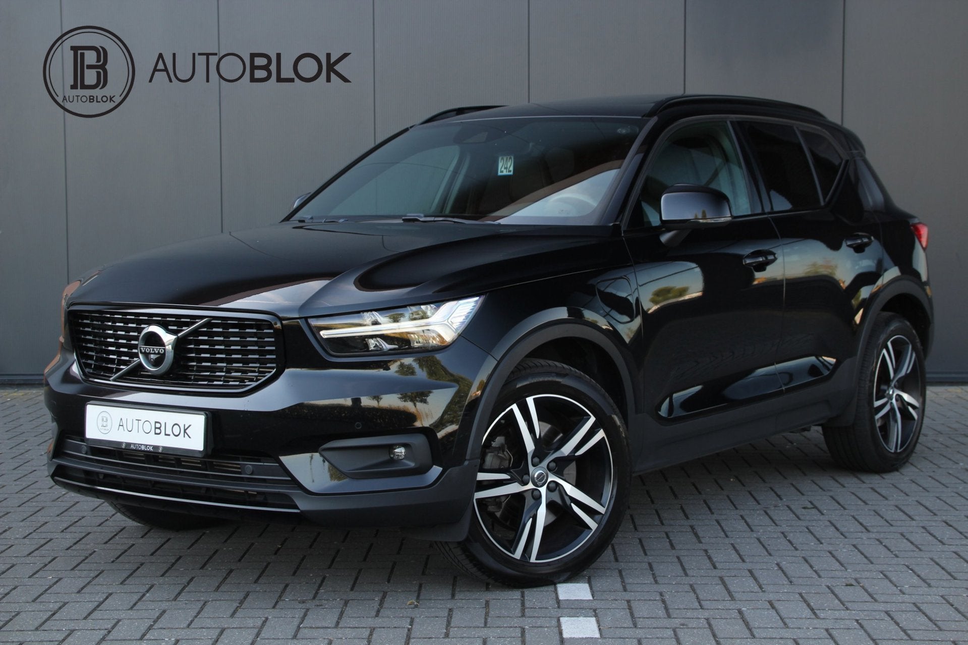 Volvo XC40 1.5 T4 Recharge R-Design Expression | Harman Kard, Zwart, Automatische klimaatregeling, Zwart, Bedrijf