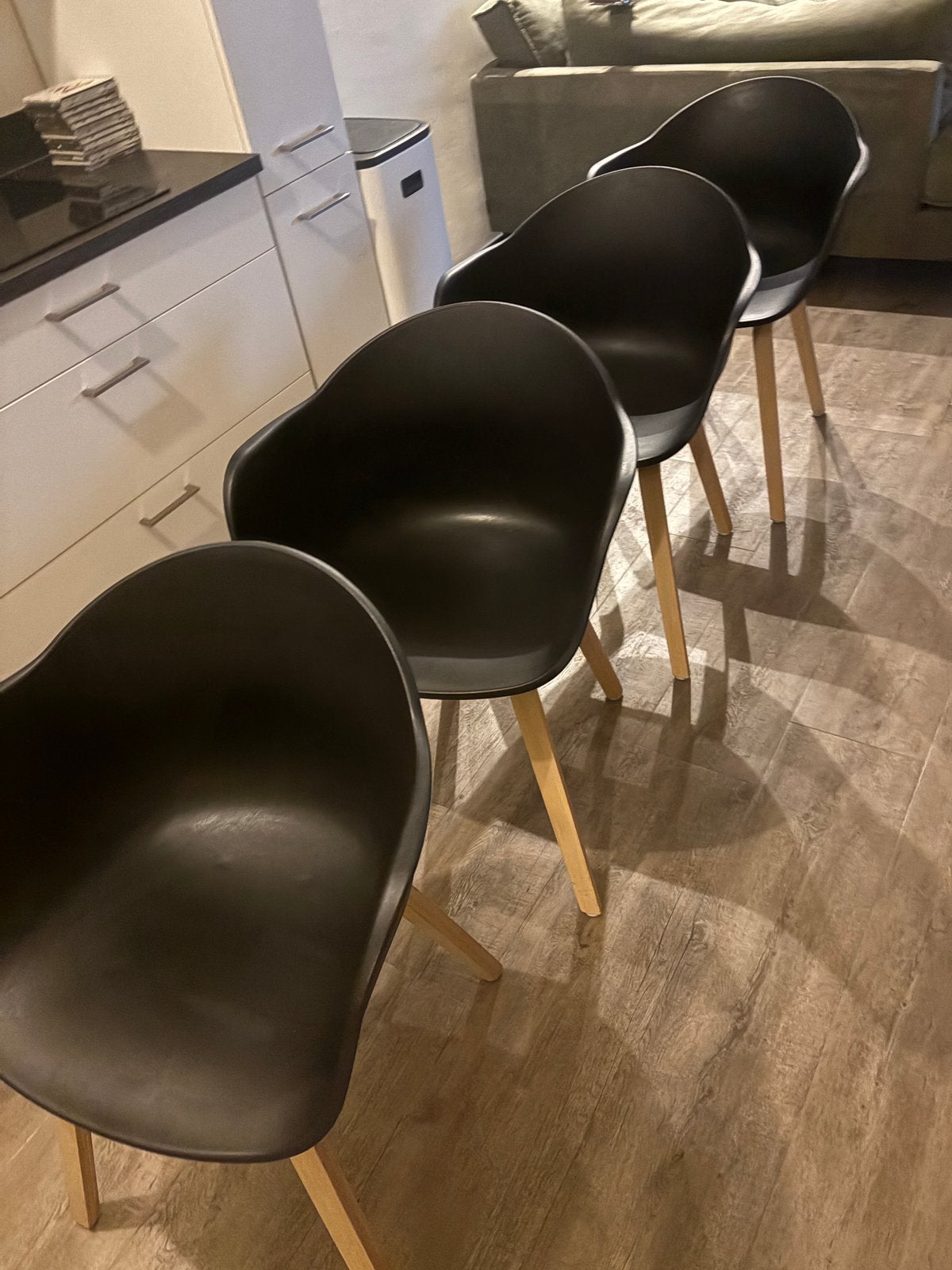 4 zwarte design kuipstoelen, Ophalen, Zwart, Zo goed als nieuw, Vier