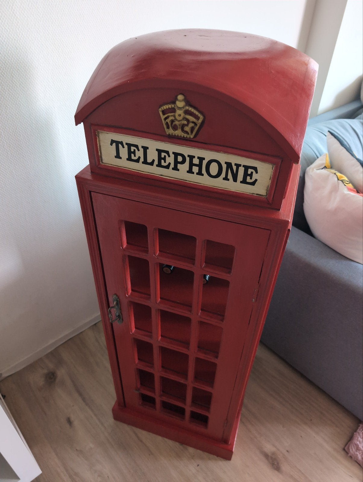 Wijnrek in de vorm van een Engelse telefooncel (24 flessen), Ophalen