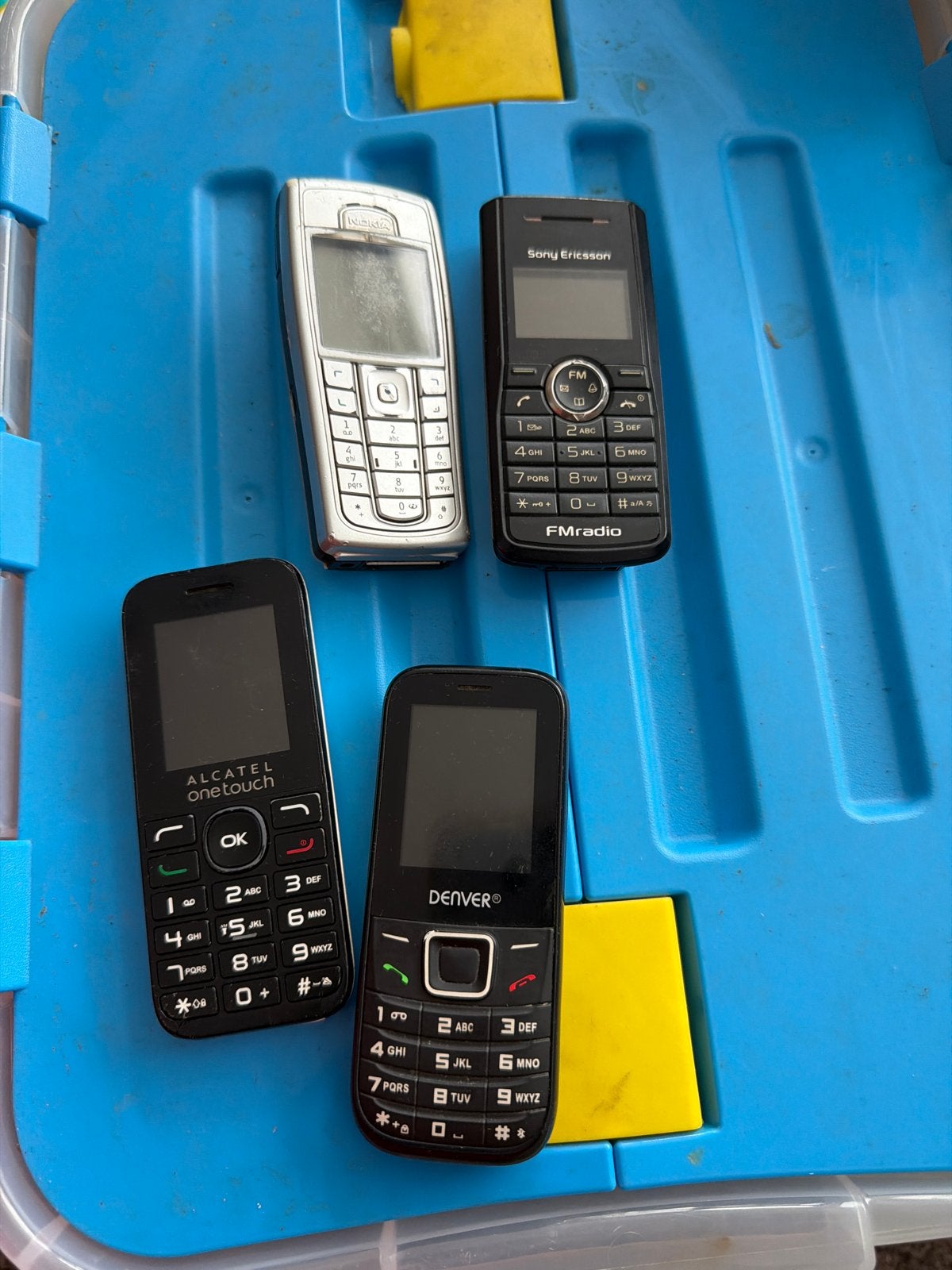 Partij van 4 oudere mobiele telefoons (klassiek), Gebruikt, Ophalen of Verzenden, Minder dan 3 megapixel, Klassiek of Candybar