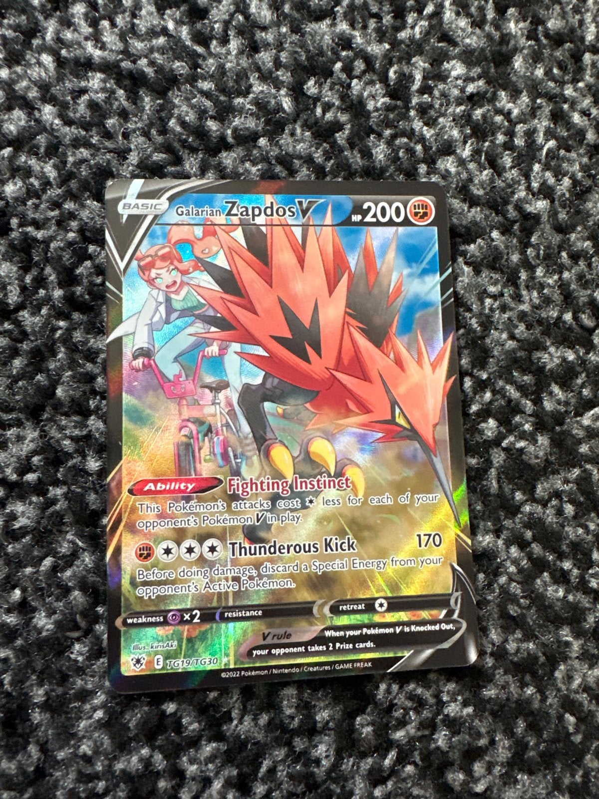 Galarian Zapdos V Pokémon Kaart - Full Art, Ophalen of Verzenden, Zo goed als nieuw, Losse kaart, Foil