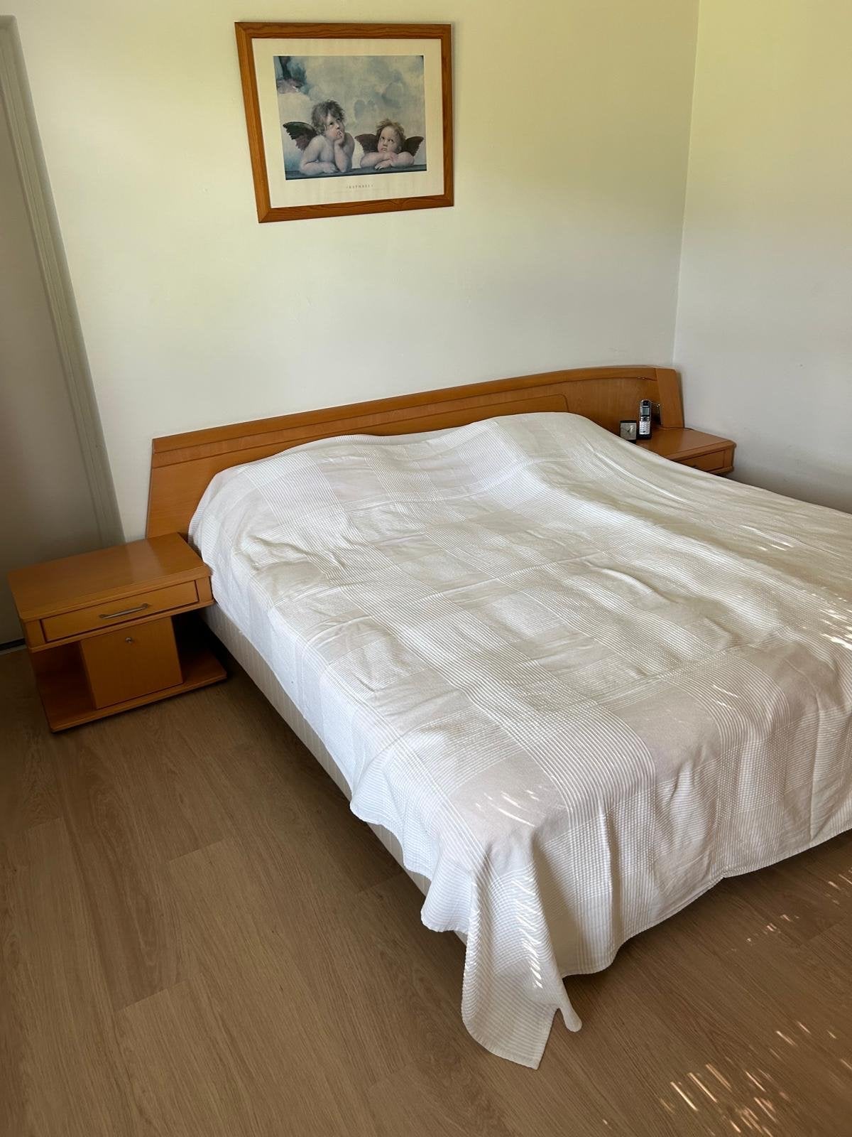 Complete slaapkamer: tweepersoonsbed, kledingkast, ladekaste, Ophalen, Gebruikt, Tweepersoons, In zeer voede staat, klassiek modern