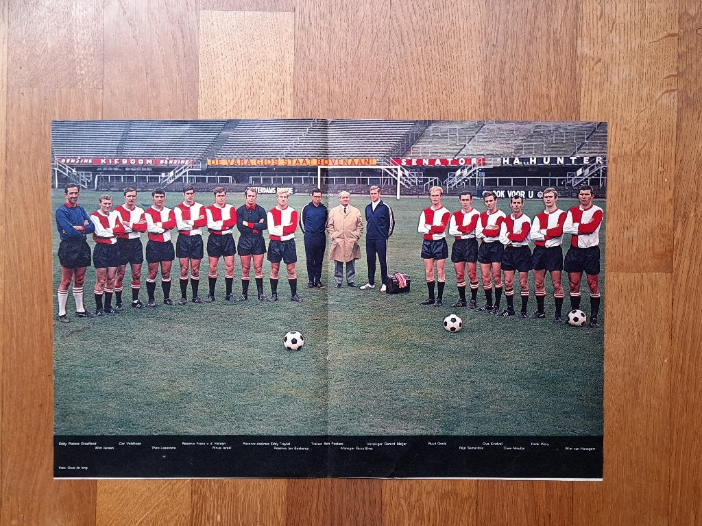 Voetbal Poster Feyenoord uit 1968, Verzamelen, Deurposter of groter, Rechthoekig Liggend, Ophalen of Verzenden, Zo goed als nieuw