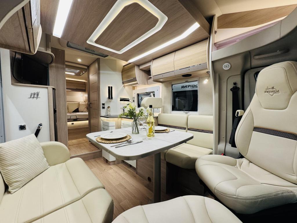 Rapido Premium 696 F Automaat Face to Face 2020, Automaat, Ringverwarming, Fiat, Afzuigkap