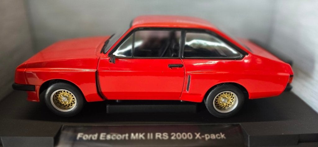 Ford escort mkll rs 2000 X-pack rood modelcargroup 1:18, Ophalen, Nieuw, Auto, Overige merken