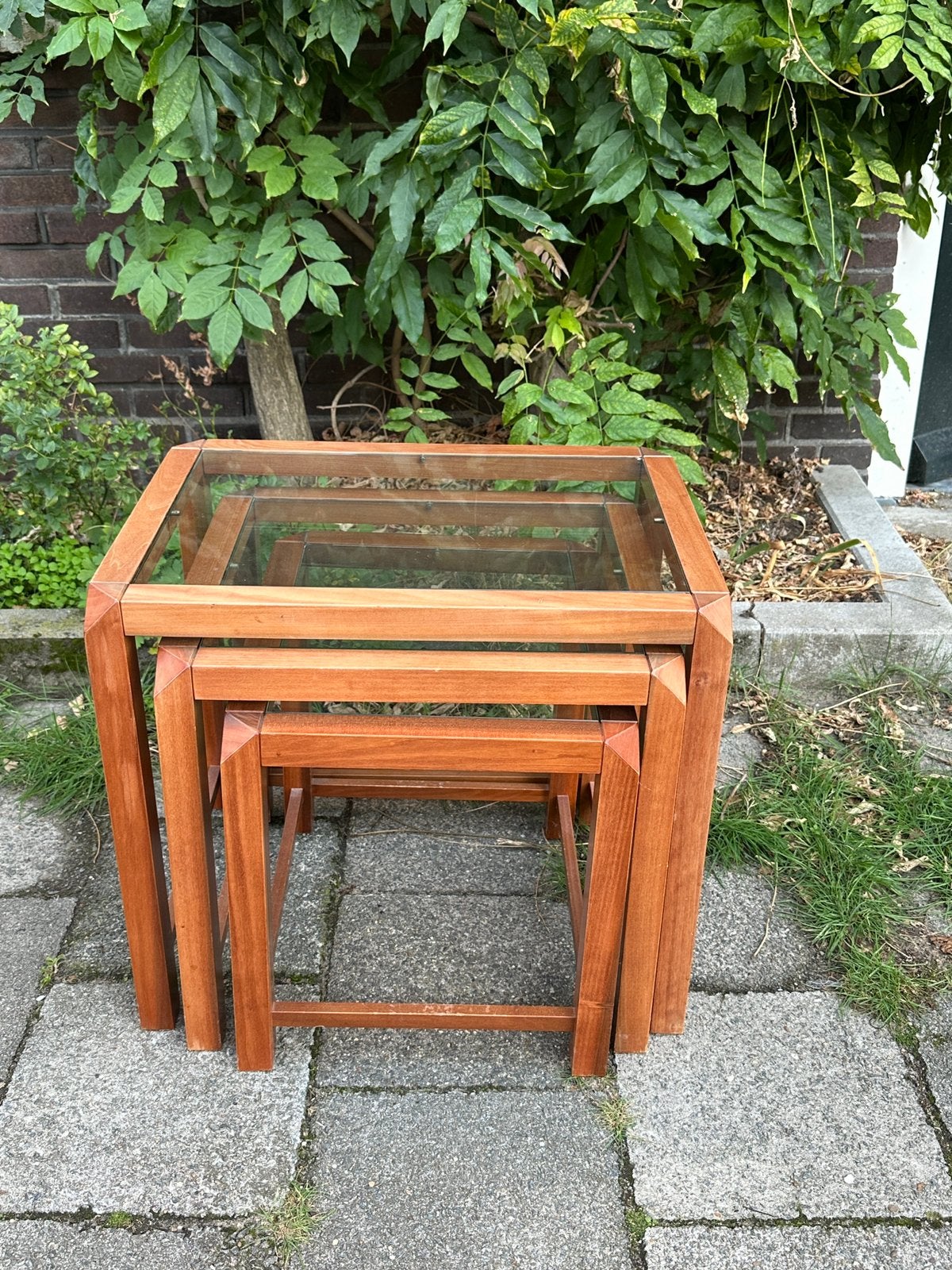Vintage nesting tables Meubelmakerij Lotus kersenhout glas, Minder dan 55 cm, Gebruikt, Vintage, Rechthoekig