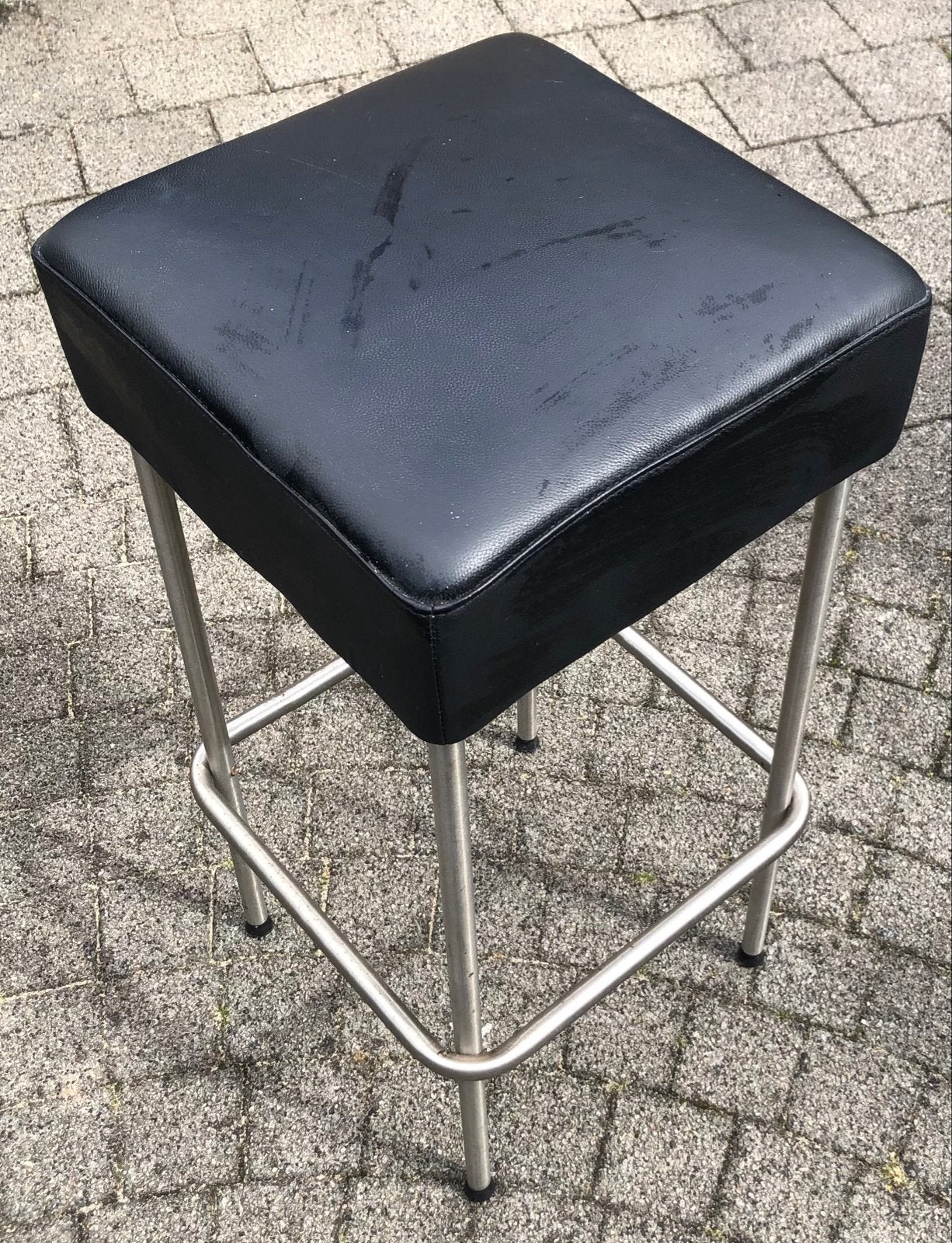 2 nette barkrukken, chroom met zwart skai zitting, Gebruikt, Met voetsteun, 60 tot 90 cm, Ophalen of Verzenden