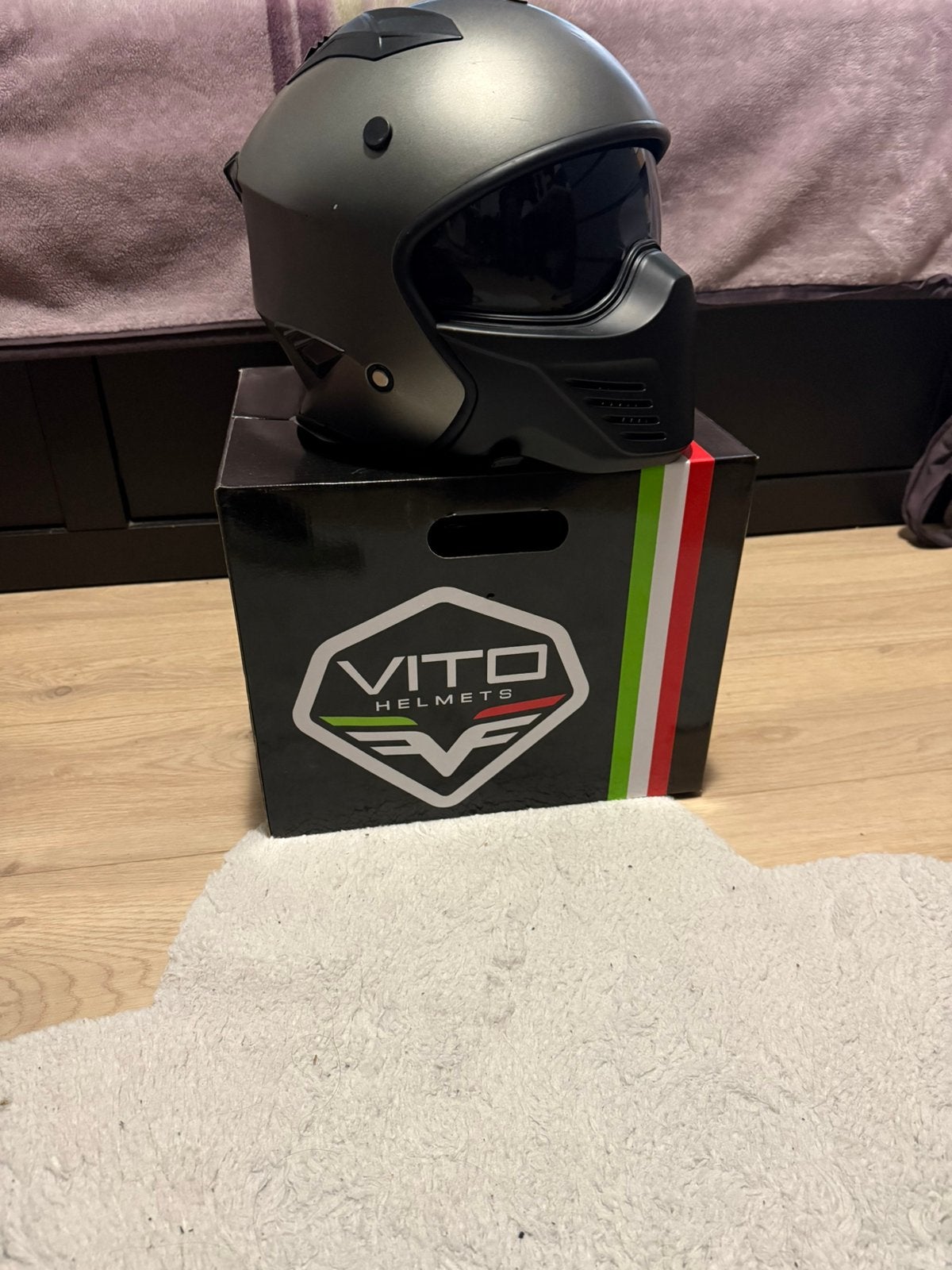 Vito Bruzano Mat Titanium, Ophalen, Zo goed als nieuw