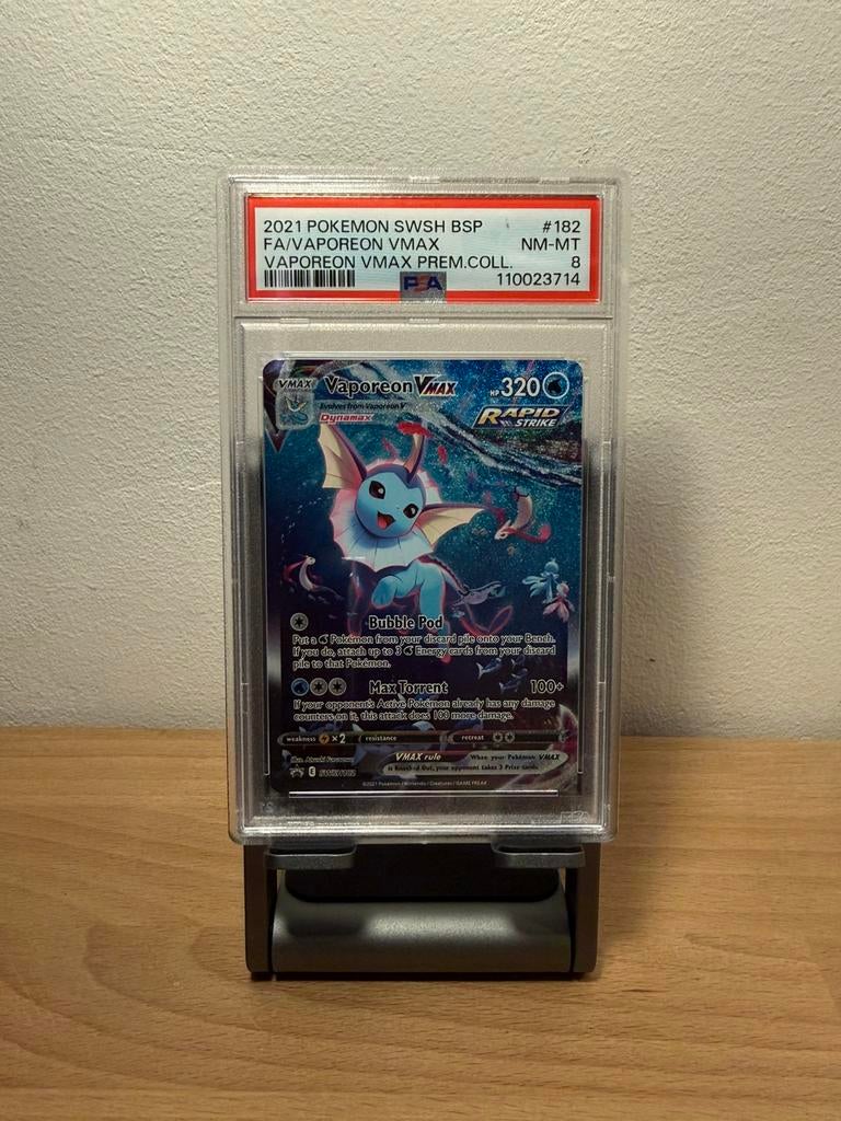 SWSH 182 Vaporeon VMAX PSA 8, Ophalen of Verzenden, Zo goed als nieuw, Losse kaart