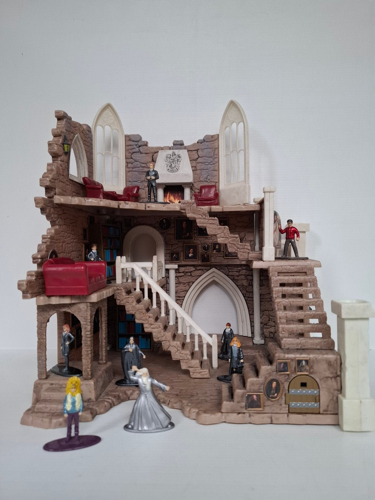 Harry Potter Gryffindor toren met 9 metalen figuurtjes, Ophalen, Gebruikt, Actiefiguurtje