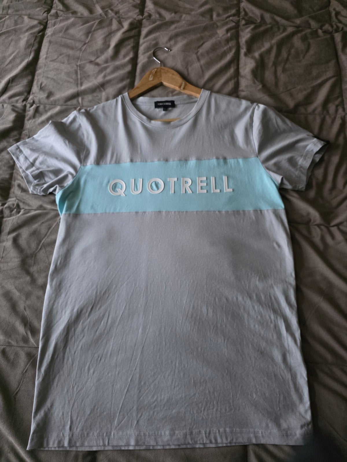 Nieuw Quotrell T-shirt grijs met blauwe band - Maat L, Maat 52/54 (L), Nieuw, Ophalen of Verzenden, Grijs