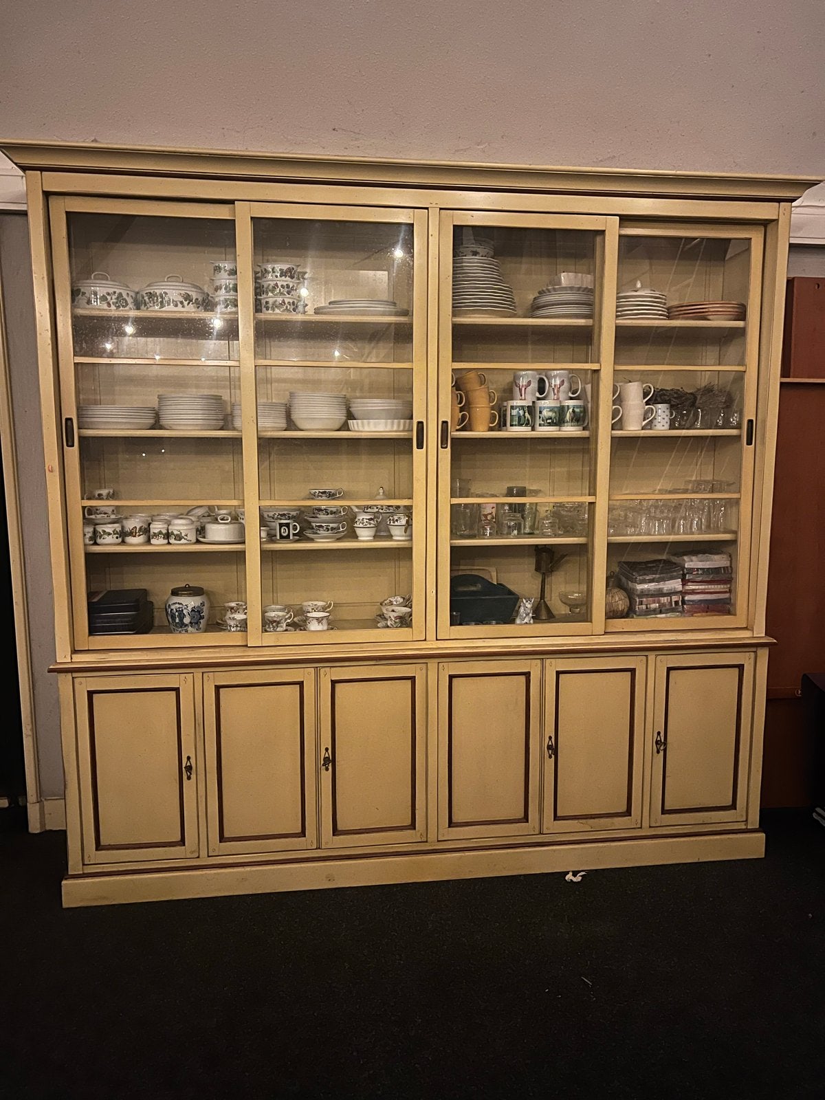 Grote buffetkast/vitrinekast met glazen schuifdeuren, Huis en Inrichting, Kasten | Buffetkasten, Ophalen, Gebruikt, 200 cm of meer