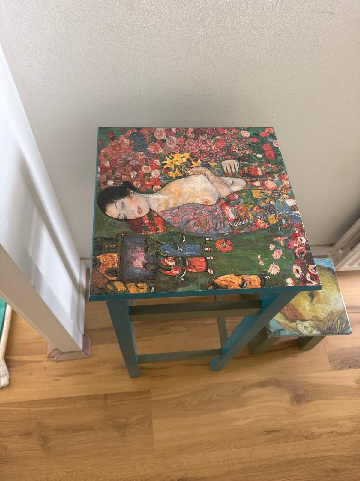 Unieke handgemaakte krukjes met kunstprint, Huis en Inrichting, Ophalen, Gebruikt, Twee, Overige kleuren