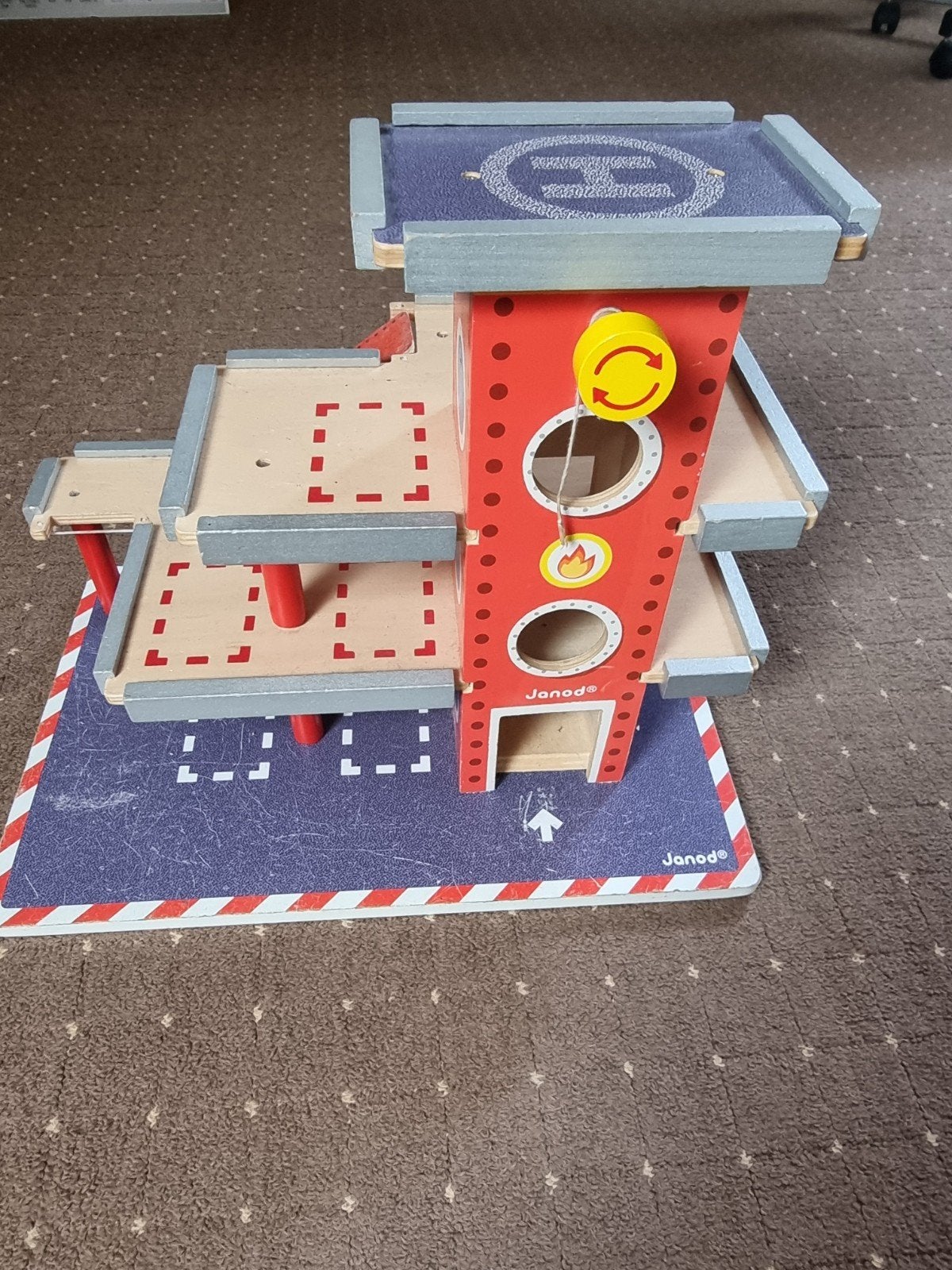 Houten speelgarage, Kinderen en Baby's, Ophalen, Zo goed als nieuw