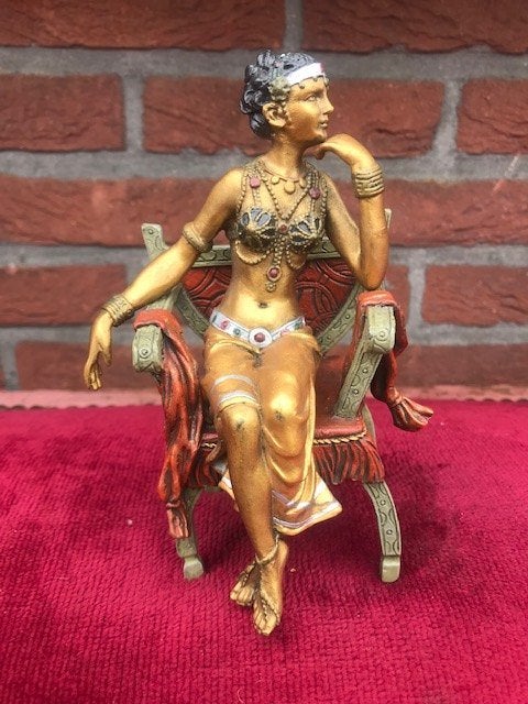 Weens brons, elegante dame in een zetel, Ophalen of Verzenden, Brons