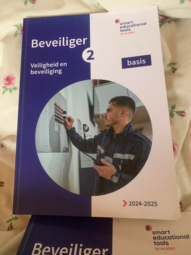 Beveiliger 2: Veiligheid en beveiliging (2024-2025), Boeken, Ophalen of Verzenden, Gamma, Zo goed als nieuw, MBO