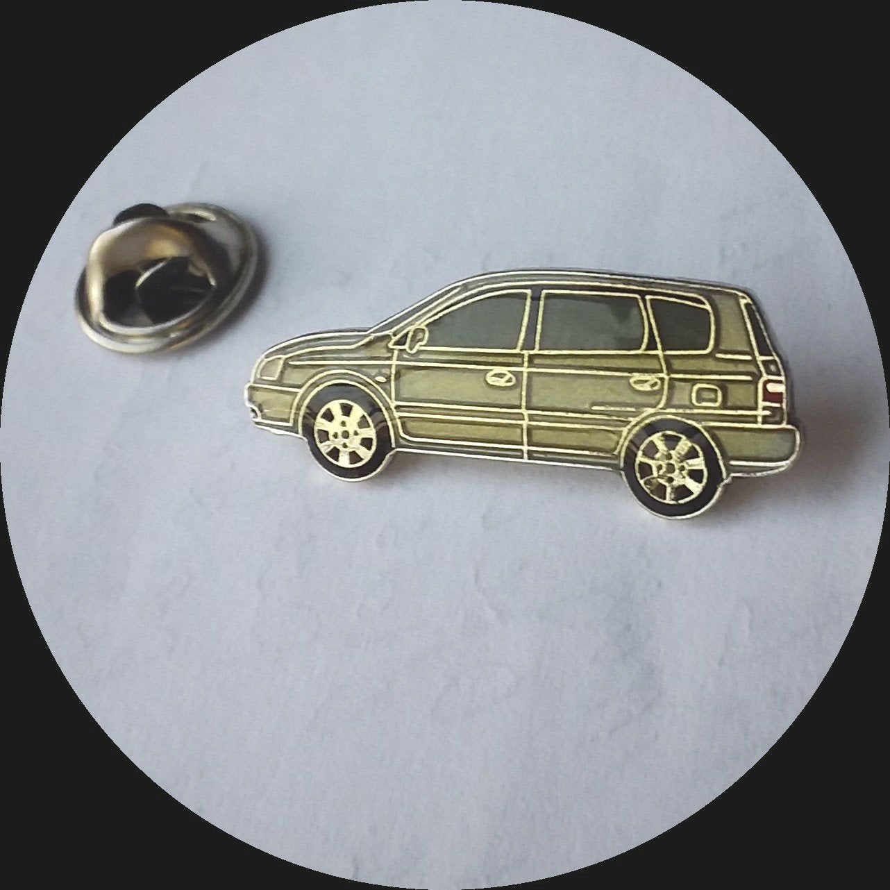 KIA CARENS pin, Ophalen of Verzenden, Zo goed als nieuw, Transport, Speldje of Pin
