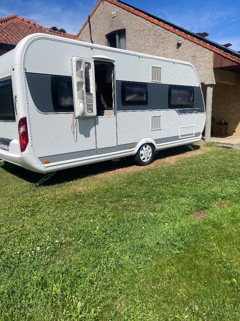 Hobby 495 UL De Luxe Edition vakantie startklaar, Caravans en Kamperen, Caravans, Particulier, tot en met 4, 1250 - 1500 kg, Rondzit