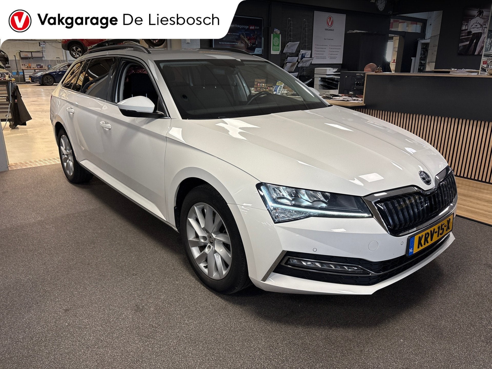Skoda Superb Combi 1.4 TSI iV Business Edition Plus/navi/sto, Auto's, Skoda, 12 maanden, Stof, Gebruikt, Wit