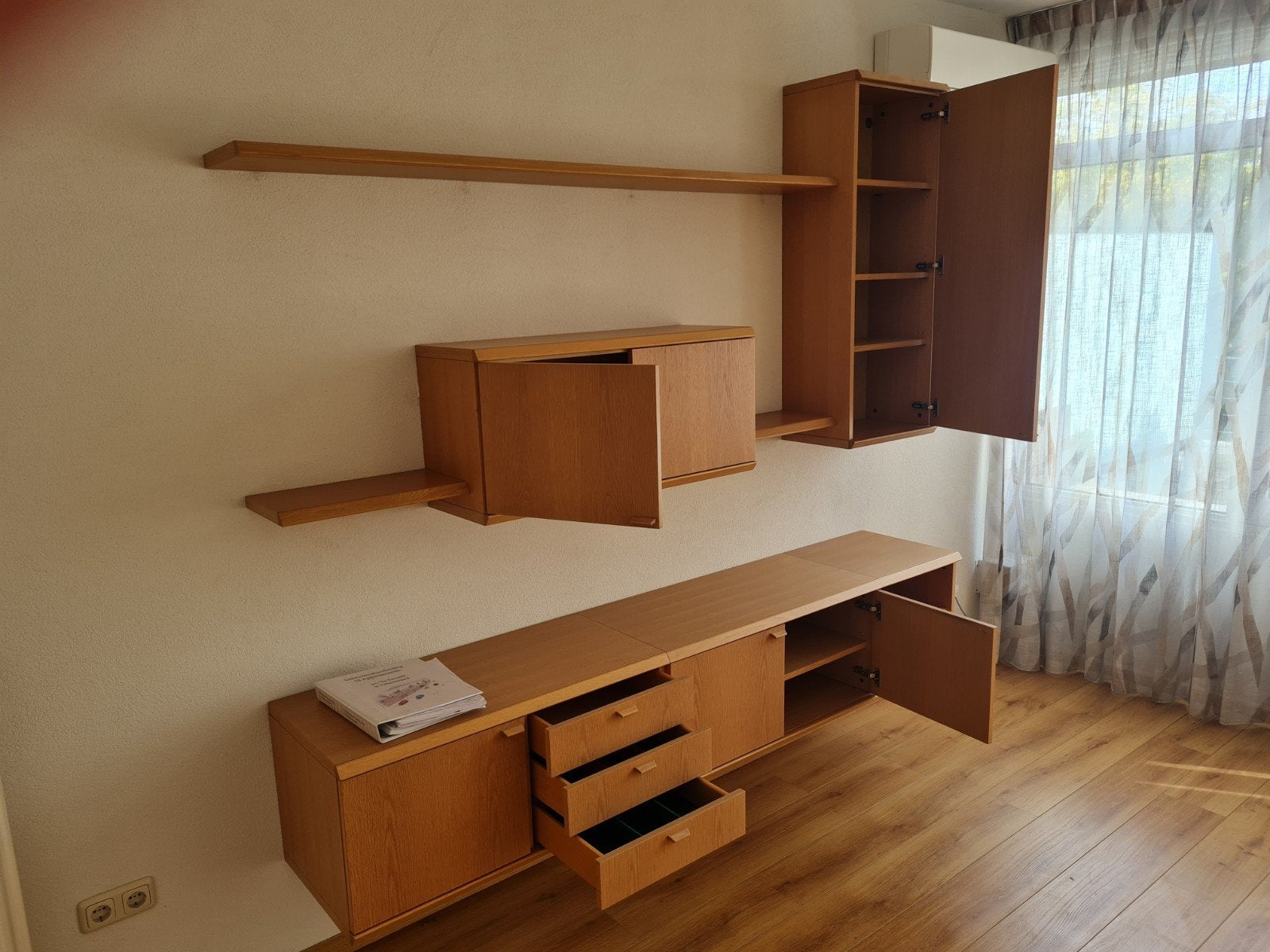 Zwevend wandmeubel 220 cm breed -, Huis en Inrichting, Kasten | Wandmeubels, Ophalen, Gebruikt, Met deur(en), 150 tot 200 cm