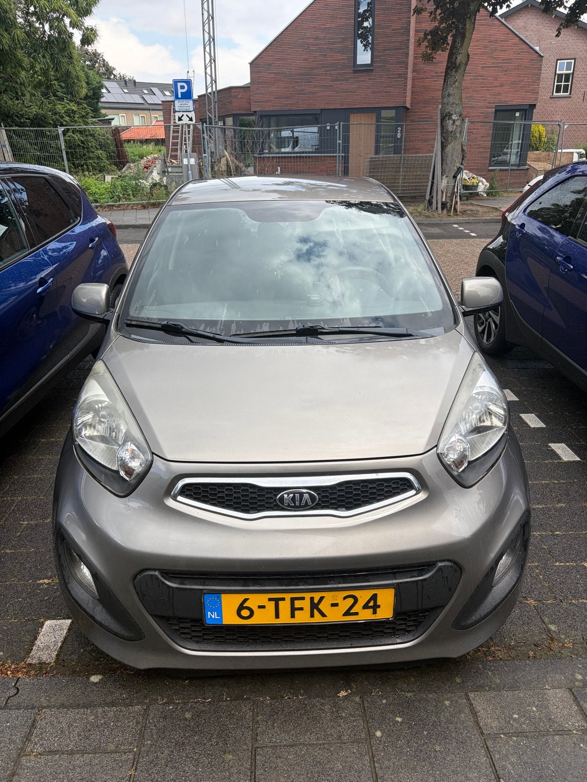 Kia Picanto 1.0 Cvvt 5-DRS 2014 Grijs airco +carplay+camera, Auto's, Kia, Particulier, Picanto, Achteruitrijcamera, Airbags, Airconditioning