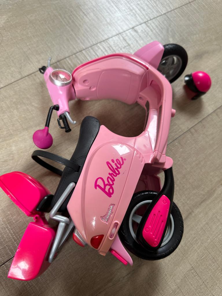Barbie Vespa Scooter met Helm - Roze Speelgoed Scooter, Ophalen of Verzenden, Gebruikt