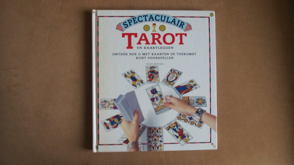 Tarot en kaartleggen  - serie: spectaculair, Tarot of Kaarten leggen, Overige typen, Ophalen of Verzenden, Zo goed als nieuw