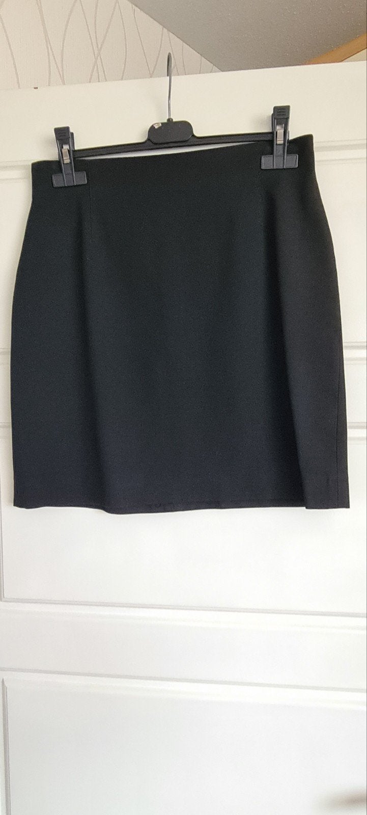 Te koop zwart dames rokje ( met binnen voerring), merk H&M L, Maat 38/40 (M), H&M, Zwart, Ophalen of Verzenden