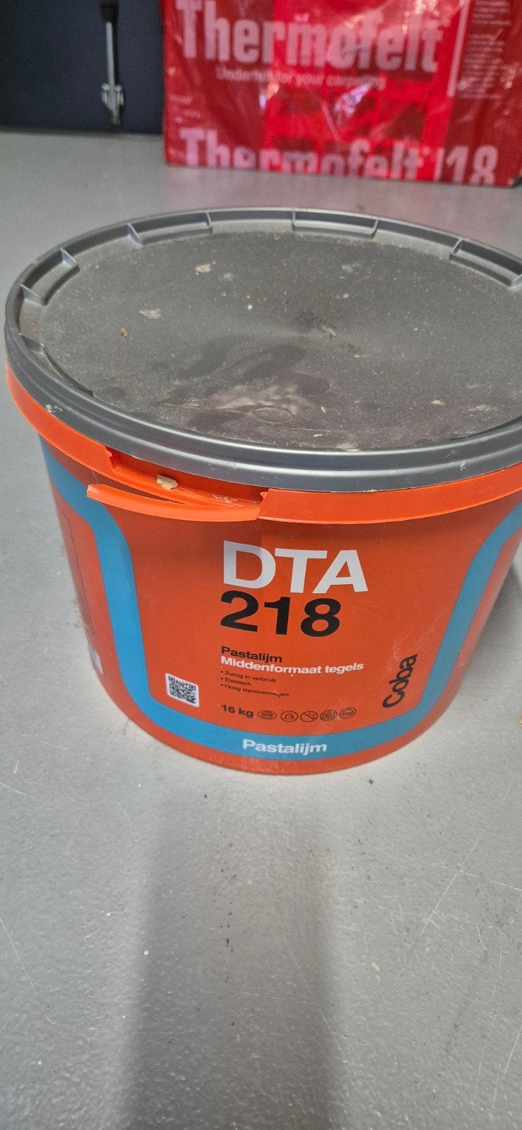 Halve emmer Coba DTA 218 tegellijm, Ophalen of Verzenden